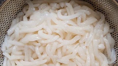 Cách làm sợi bánh canh bằng bột lọc (bột năng) siêu đơn giản tại nhà