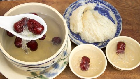 Cách làm yến chưng táo đỏ đường phèn ngọt thanh, giải nhiệt cực dinh dưỡng