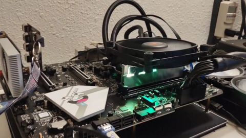 Overclocker Dùng Tản Khí Ép Xung Ram Ddr5 Đạt Gần 8000 Mhz