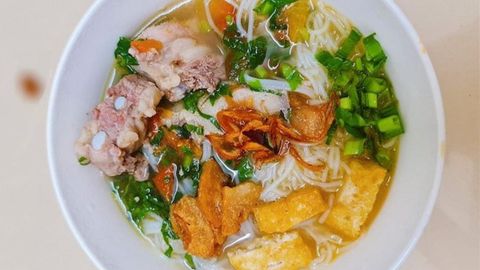 2 cách nấu bún ốc sườn non ngon ngọt, hấp dẫn chiêu đãi gia đình cuối tuần