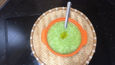 2 cách nấu cháo rau má giải nhiệt hấp dẫn đơn giản cho bé ăn dặm