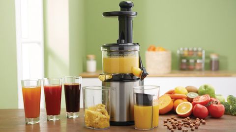 6 lưu ý khi sử dụng máy ép chậm giúp nước ép luôn tươi ngon, an toàn