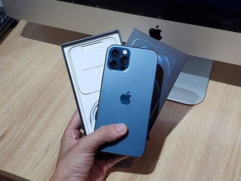 Trên tay iPhone 12 Pro tại Việt Nam: Thanh lịch và sang trọng đến lạ thường, bạn có mê chăng?