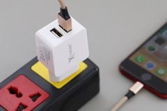  Adapter Sạc 2 cổng 2.4A X Mobile DS132-TB Trắng 