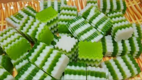2 Cách làm rau câu lá dứa nước cốt dừa béo, ngon và không tách lớp