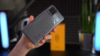 Xuất hiện video mở hộp Realme 8 Pro: Xác nhận thiết kế cụm 4 camera, mặt lưng nổi bật và có cả sạc nhanh 65W bên trong hộp