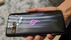  ASUS đăng hình ảnh xác nhận ROG Phone 3 sẽ đi kèm với thỏi pin dung lượng khủng, thế này chơi game nhiều có mỏi tay không nhỉ? 
