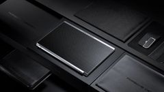  Acer hợp tác với hãng xe Porsche để tạo nên siêu phẩm Acer Book RS với họa tiết vân carbon và thiết kế góc cạnh 