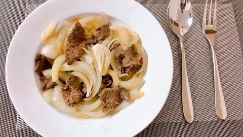 Cách làm thịt bò xào hành tây đơn giản nhanh chóng cho bữa cơm ngày tất bật