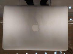  Apple Macbook Air MQD32SA/A i5/8GB/128GB/13.3