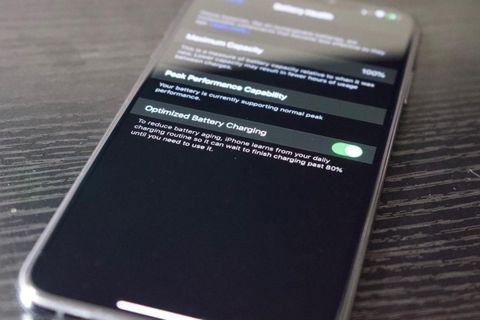 Sạc Pin Tối Ưu Hóa Trên Iphone Và Những Cách Để Bảo Vệ Pin Điện Thoại