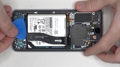  Xuất hiện video 'mổ bụng' Galaxy S21 5G: Được đánh giá dễ sửa chữa, hệ thống tản nhiệt được cải tiến đáng kể 