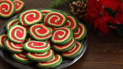 2 cách làm bánh quy vòng xoáy - Pinwheel cookies bắt mắt cho mùa Giáng Sinh