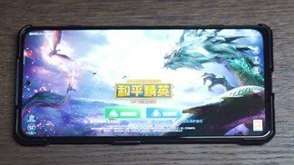 Black Shark 4 Pro lộ ảnh trên tay ngoài đời thực: Hệ thống làm mát gắn ngoài có thêm màn hình hiển thị nhiệt độ