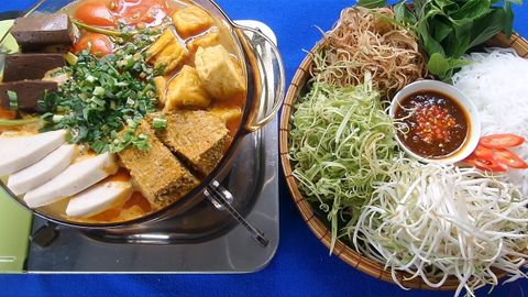 Cách nấu lẩu bún riêu cua thơm ngon, chuẩn vị cho cả nhà ngày cuối tuần