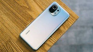 Mi 11 Lite 5G lộ toàn bộ thiết kế trên TENAA với màu gradient cuốn hút, viền màn hình mỏng và cụm 3 camera xịn sò ở mặt sau