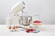  Máy trộn bột đa năng Smeg SMF02CREU (535.43.605) 