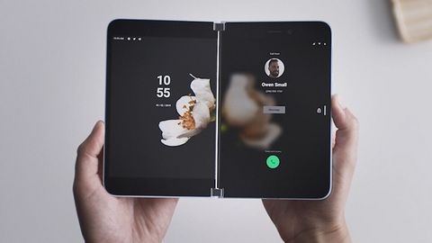 Nhà mạng AT&T vô tình để lộ hình ảnh thiết kế của Surface Duo với màn hình AMOLED kép kích thước 5.6 inch