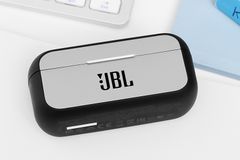  Tai nghe Bluetooth True Wireless JBL REFFLOW 