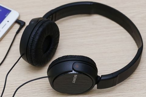 Tai nghe chụp tai Sony MDR-ZX110AP Trắng