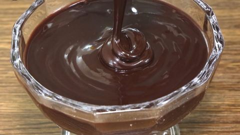2 cách làm sốt socola (siro socola) tại nhà cực đơn giản chỉ trong tích tắc