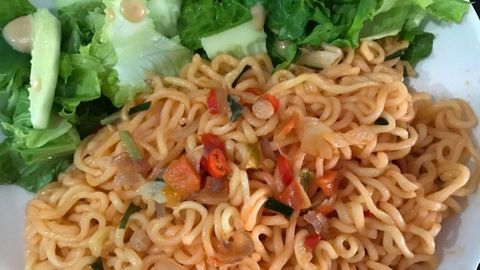 Cách làm mì xào cay đơn giản ngay tại nhà, cực thơm ngon mà bạn nên thử