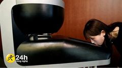  Bạn đã có thể liếm TV để thưởng thức mùi vị đồ ăn, chuyện thật như đùa, vào xem chiếc TV này có gì đặc biệt nhé! 