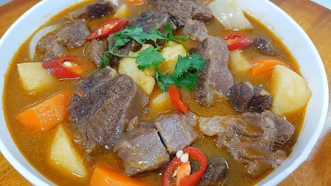 Cách làm bắp bò hầm khoai tây lạ miệng, thơm ngon