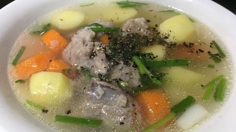 2 cách nấu canh xương hầm khoai tây ngon ngọt đơn giản tại nhà