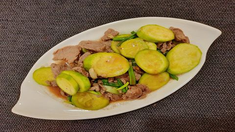 Cách làm bò xào bí ngòi cực đơn giản, ai ăn cũng mê
