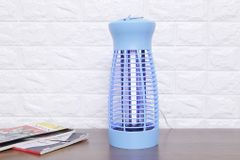  Đèn diệt côn trùng đa năng Comet CM069 