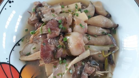 Cách làm thịt cuộn măng hầm giòn ngon, thơm lừng lạ miệng