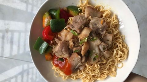 Cách làm mì xào thịt heo thơm ngon, thơm bùi hấp dẫn tại nhà
