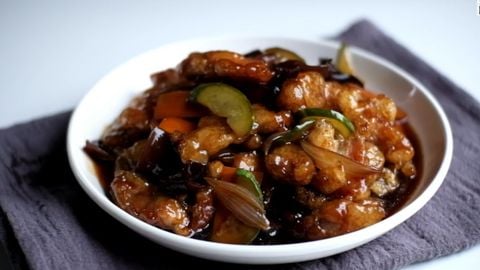 Cách làm thịt chiên sốt chua ngọt thơm ngon, hấp dẫn cực lạ miệng