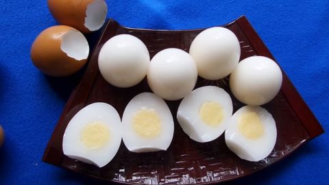 Cách làm thạch rau câu trứng gà luộc đẹp mắt, đơn giản dễ làm