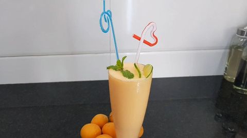Cách làm sinh tố thanh trà chua ngọt, tươi mát giải nhiệt cực đã