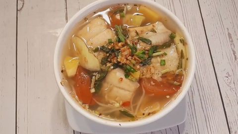 2 cách nấu canh chua khô cá dứa thơm ngon thanh nhiệt dễ làm tại nhà