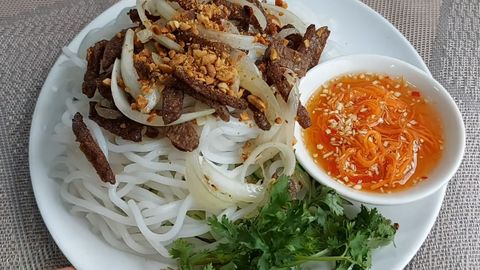 Cách làm bánh tằm thịt xào chay mới lạ thơm ngon hấp dẫn