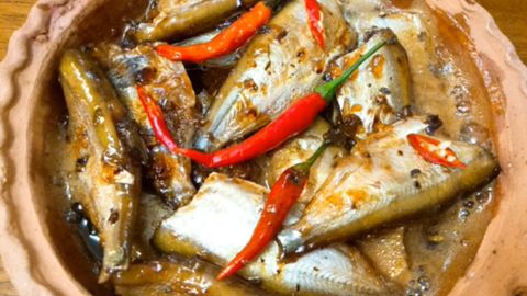 2 cách làm cá thiểu kho tiêu thơm ngon hấp dẫn dễ làm cho bữa cơm nhà