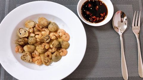 Cách làm tôm xào nấm rơm thơm ngon hấp dẫn đưa cơm cho cả nhà