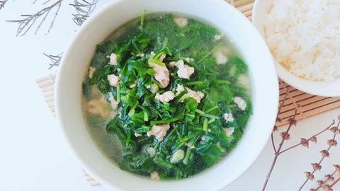 Cách nấu canh cải bó xôi nấu thịt gà băm ngọt mát, đầy dinh dưỡng