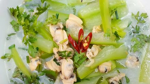 2 cách nấu canh ngao (nghêu) nấu bầu dân dã bắt cơm đơn giản tại nhà