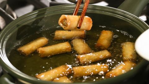 Mẹo chiên đồ đông lạnh giòn ngon, không bị bắn dầu, không bị cháy