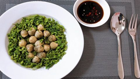 Cách làm bông thiên lý xào nấm thanh đạm đơn giản
