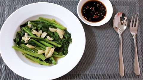 Cách làm cải ngồng xào tỏi dân dã thơm ngon khó cưỡng