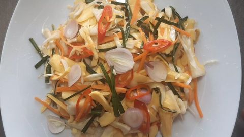 Cách làm mít non muối chua cay cay, giòn sật thơm ngon cả nhà thích mê