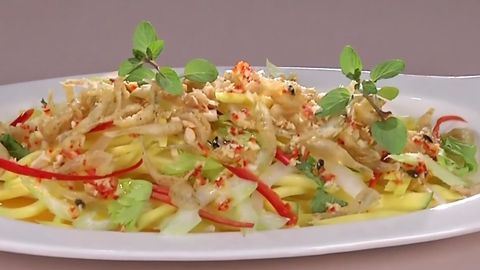 2 Cách làm gỏi xoài cá cơm chua ngọt, giòn ngon hấp dẫn ai ăn cũng mê