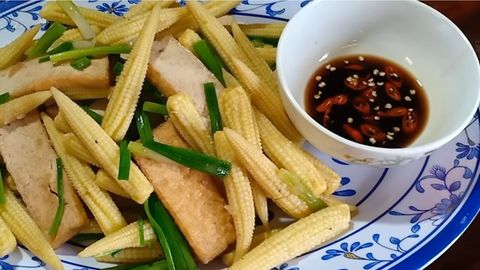 Cách làm bắp non xào hành chay với đậu hũ thơm ngon, hấp dẫn