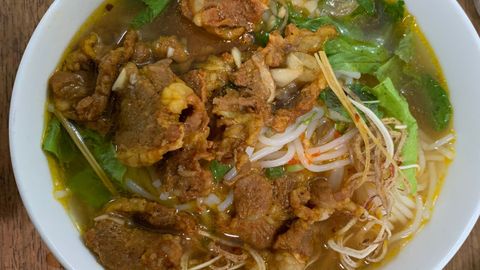 Cách làm bún gầu bò xáo sả đơn giản, cho bữa sáng của gia đình