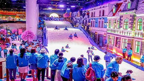 Snow Town Sài Gòn: Ở đâu? Giá vé? Giờ mở cửa? Chơi gì?